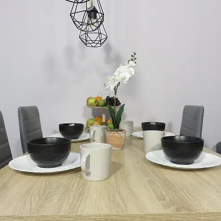 Uroczy Dla 4 Osob ワルシャワ